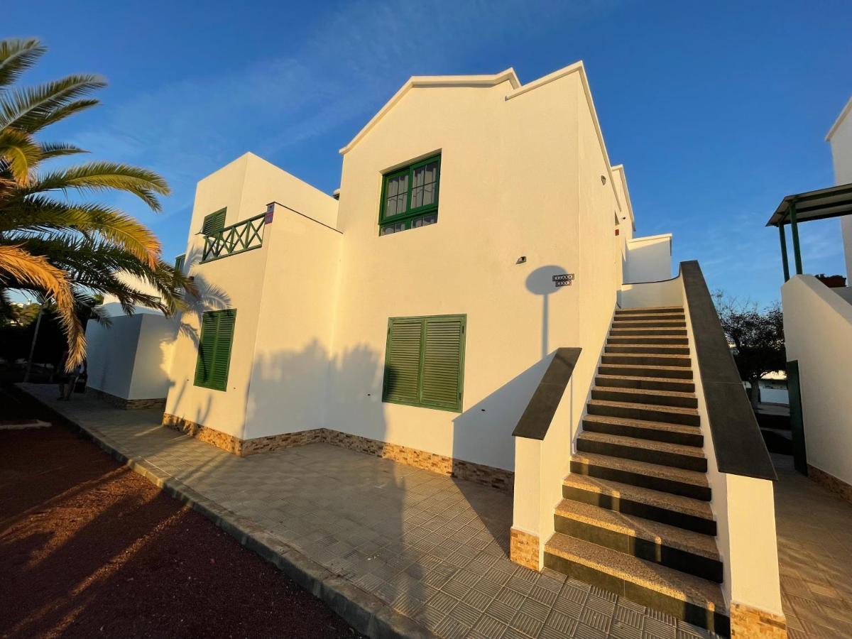 Izaro Apartamento Atico De Lujo Cerca De Playa Dorada Playa Blanca  Exteriör bild