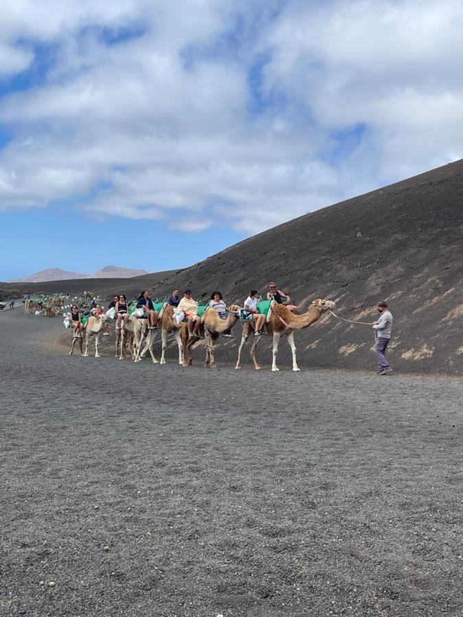 Izaro Apartamento Atico De Lujo Cerca De Playa Dorada Playa Blanca  Exteriör bild